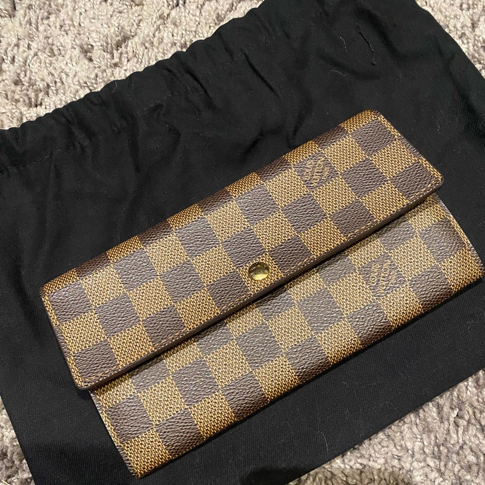 Louis Vuitton snap wallet